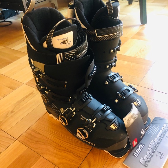 Heated custom Salomon ski boots, only worn once!
